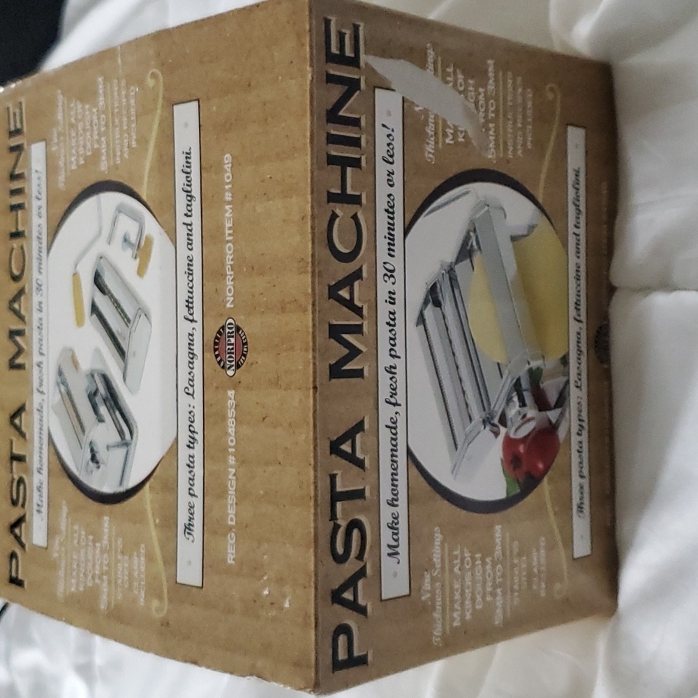 Host Pick! Pasta Roller with Spaghetti and Fettucini Attachment - Picture 6 of 12